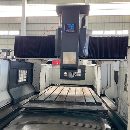 出售：南通国胜2018 三轴线轨 BT50主轴 工作台20001400 门宽1800.